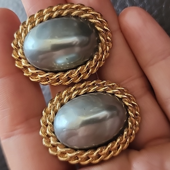 VTG Kenneth Jay Lane clip on earrings - Picture 3 of 9